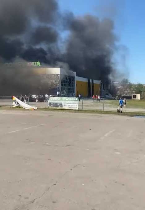 Մոլն այրվում է, զոհերի թիվը մեծ է». ռուս զինվորականները հրթիռակոծել են առևտրային կենտրոնը (Տեսանյութ)