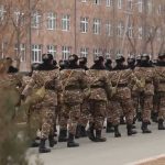 զինվորներ