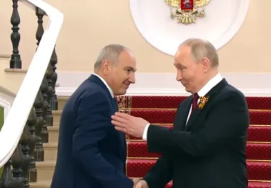 Պուտինը Կրեմլում հանդիպել է Փաշինյանի հետ.Մենք Ղարաբաղյան շարժումը չպետք է շարունակենք. Փաշինյանը` Պուտինին