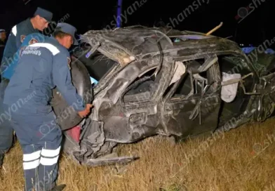 «BMW X3»-ը բախվել է քարերին և հայտնվել դաշտում․ 3 հոգի մահացել են