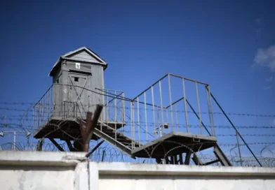 Հետախուզման մեջ գտնվողը հայտնաբերվել է, սակայն ոստիկանների քթի տակից դիմել է փախուստի Հետախուզման մեջ գտնվողը հայտնաբերվել է, սակայն ոստիկանների քթի տակից դիմել է փախուստի