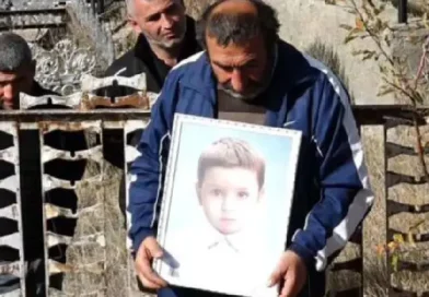 Ծափաթաղում հուղարկավորել են սպանված փոքրիկ Տիգրանին. մարզպետարանում կքննարկվի մյուս երեխաների հարցը Ծափաթաղում հուղարկավորել են սպանված փոքրիկ Տիգրանին. մարզպետարանում կքննարկվի մյուս երեխաների հարցը