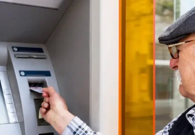 Բոլոր թոշակառուներն այսուհետ թոշակը ստանում են միայն էլեկտրոնային եղանակով. Փաշինյանի նոր որոշումը Բոլոր թոշակառուներն այսուհետ թոշակը ստանում են միայն էլեկտրոնային եղանակով. Փաշինյանի նոր որոշումը