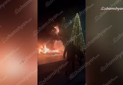 Արտակարգ դեպք՝ Երևանում. այրվել է «Վեգա»-ի մոտ տեղադրված Ձմեռ պապը Արտակարգ դեպք՝ Երևանում. այրվել է «Վեգա»-ի մոտ տեղադրված Ձմեռ պապը