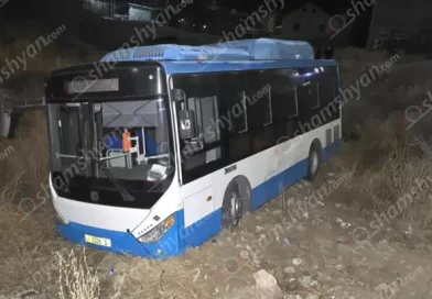 Վարորդը սուրճ է գնել և նկատել է, որ ավտոբուսը հետըթնաց շարժվում է․ մանրամասներ դեպքից Վարորդը սուրճ է գնել և նկատել է, որ ավտոբուսը հետըթնաց շարժվում է․ մանրամասներ դեպքից