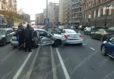 Անտառային փողոցում բախվել են «Tesla»-ն, «Mercedes»-ն ու «Mitsubishi»-ն