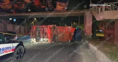 Քաղաքապետարանի աղբատարը բախվել է բետոնե պատնեշին, ապա վերգետնյա կամրջի բետոնե սյանը. կա վիրավոր