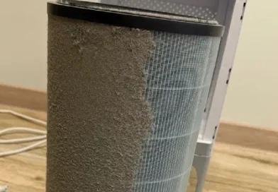 Նկարում օդ մաքրող սարքի ֆիլտրն էմեկ ամիս օգտագործելուց հետո, աջ կողմը արդեն մաքրված վիճակում Նկարում օդ մաքրող սարքի ֆիլտրն էմեկ ամիս օգտագործելուց հետո, աջ կողմը արդեն մաքրված վիճակում