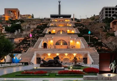 25-ամյա աղջիկը ոստիկաններին հայտնել է, որ «Կասկադ»-ում ընկերոջ հետ գրկախառնվելուց հետո նկատել է, որ նա իր պարանոցից գողացել է ոսկյա վզնոցը