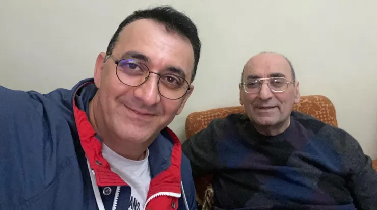 Պապ ջան, ծնունդդ շնորհավոր. Մկրտիչ Արզումանյանի շնորհավորանքը հայրիկին Պապ ջան, ծնունդդ շնորհավոր. Մկրտիչ Արզումանյանի շնորհավորանքը հայրիկին