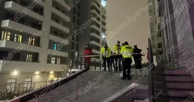 Առեղծվածային ու ողբերգական դեպք Երևանում․ բարձրահարկ շենքի բակում ոստիկանները հայտնաբերել են կնոջ մարմին