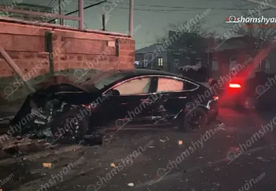 Բախվել են «Mercedes»-ն ու «Tesla»-ն, վերջինն էլ բախվել է խաչմերուկին տեղադրված երկաթե սյանը. կա վիրավոր Բախվել են «Mercedes»-ն ու «Tesla»-ն, վերջինն էլ բախվել է խաչմերուկին տեղադրված երկաթե սյանը. կա վիրավոր