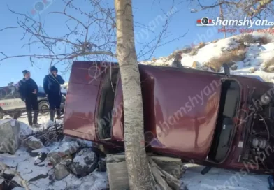 Սևան-Մարտունի ավտոճանապարհին «ՎԱԶ 2107»-ը դուրս է եկել ճանապարհի երթևեկելի գոտուց, հարվածել քարերին, ապա կողաշրջված բախվել ծառին Սևան-Մարտունի ավտոճանապարհին «ՎԱԶ 2107»-ը դուրս է եկել ճանապարհի երթևեկելի գոտուց, հարվածել քարերին, ապա կողաշրջված բախվել ծառին