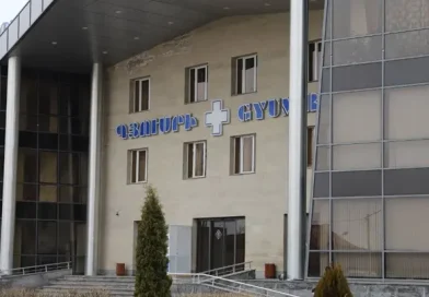 Գյումրու հիվանդանոց է տեղափոխվել 10-ամյա աղջնակի մարմին, ով տանը սնունդ ընդունելիս խեղդամահ է եղել Գյումրու հիվանդանոց է տեղափոխվել 10-ամյա աղջնակի մարմին, ով տանը սնունդ ընդունելիս խեղդամահ է եղել