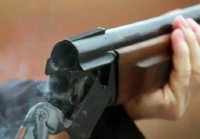 10-րդ դասարանի աշակերտուհին որսորդական հրացանից կրակել է ուսուցչի վրա. վիճակը ծանր է 10-րդ դասարանի աշակերտուհին որսորդական հրացանից կրակել է ուսուցչի վրա. վիճակը ծանր է