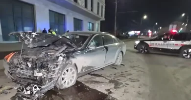 ՊՆ փոխգնդապետի «Mercedes»-ը բախվել է 7 երթուղին սպասարկող «Zhongtong» ավտոբուսին