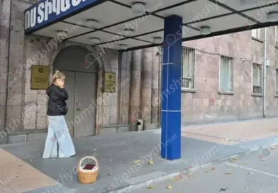 40-ամյա Գոհարը ոստիկանություն է հայտնել, որ ընկերուհու հետ «Ասալա» հյուրանոցում երկու տղամարդու հետ հարաբերություն ունենալուց հետո, վճարված 20 հազար դրամանոցը կեղծ է եղել