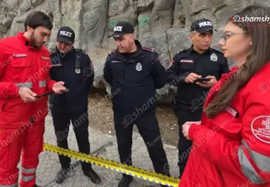 Ողբերգական դեպք՝ Երևանում․ Սուրբ Սարգիս եկեղեցու դիմաց, դեպի ձոր իջնող աստիճանների մոտ հայտնաբերվել է տղամարդու մարմին Ողբերգական դեպք՝ Երևանում․ Սուրբ Սարգիս եկեղեցու դիմաց, դեպի ձոր իջնող աստիճանների մոտ հայտնաբերվել է տղամարդու մարմին