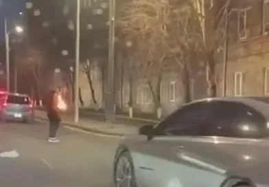 Երիտասարդը փորձում է հրկիզել ԱԱԾ շենքը