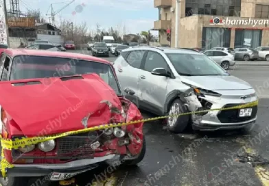 Արցախի – Էրեբունի փողոցների խաչմերուկում բախվել են «Chevrolet»-ն ու «ՎԱԶ 2106»-ը. կա վիրավոր