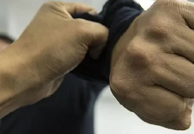 Դպրոցում անչափահասը վիճաբանել պահակի հետ և հարվածել նրան՝ պատճառելով գանգուղեղային վնասվածք