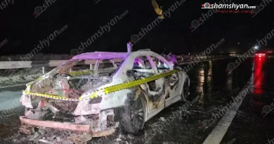 Արծվի արձանի մոտ հրդեհ է բռնկվել ընթացող «Mercedes»-ում․ ավտոմեքենան վերածվել է մոխրակույտի․ կան վիրավորներ