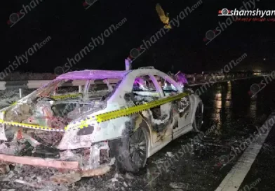 Արծվի արձանի մոտ հրդեհ է բռնկվել ընթացող «Mercedes»-ում․ ավտոմեքենան վերածվել է մոխրակույտի․ կան վիրավորներ