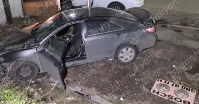 Ավտովթար Դոմուսի մոտ, մինչ պարեկների ժամանումը ավտոմեքենաներից մեկի վրայից համարանիշները հանել էին