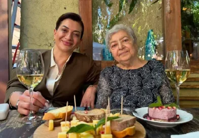 Աննա Հակոբյանը մայրիկի հետ մասնակցել է Գինու փառատոնին․ ՏԵՍԱՆՅՈՒԹ