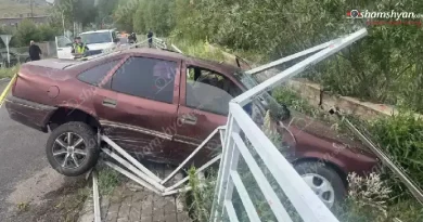 «Opel»-ը մխրճվել է կամրջի արգելապատնեշների մեջ, վարորդը տեղում մահացել է