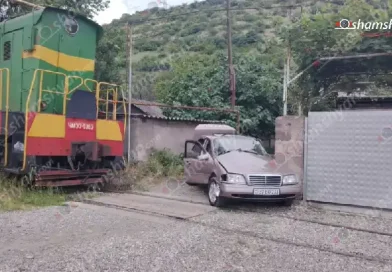 Արտակարգ դեպք. բախվել են բեռնատար գնացքն ու «Mercedes»-ը