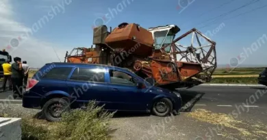 Ավտովթար՝ Շիրակի մարզում. մեքենան բախվել է կոմբայնին, կա վիրավոր