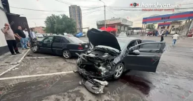 Շղթայական ավտովթար՝ Երևանում. բախվել են «Mercedes»-ը, «Chevrolet»-ը, «Kia»-ն և «Toyota»-ն. կա 3 վիրավոր. ԼՈՒՍԱՆԿԱՐՆԵՐ