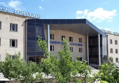 Ալկոհոլ օգտագործած ռուս տղամարդը Գյումրի բժշկական կենտրոնում դռան ապակի է կոտրել