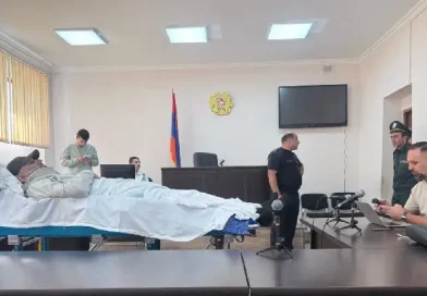 Գագիկ Խաչատրյանը բուժական մահճակալի վրա մասնակցում է իր դատական նիստին