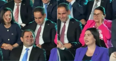 ՔՊ–ական բարձրաստիճան պաշտոնյաները ծիծաղում են ԿԳՄՍ նախարարին նկարվելու կանչող տղայի վրա