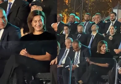 Աննա Հակոբյանը թիկնապահների ուղեկցությամբ ժամանեց համերգի
