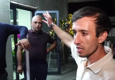 «Պետական չինովնիկն աբիժնիկ ա մնացել երկու ջահել տղուց». գիշերով փորձում են քանդել կրպակները